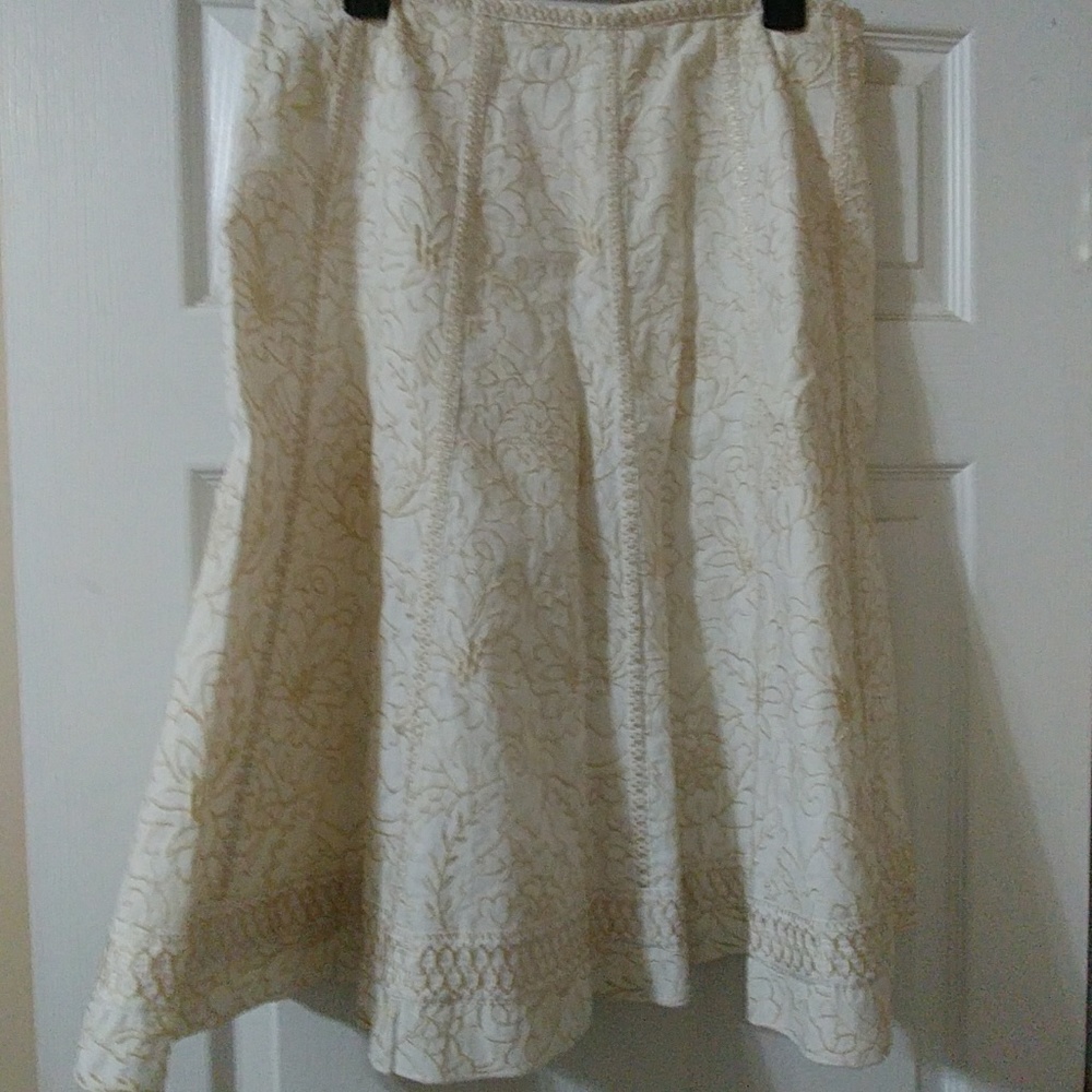 Embroidered skirt